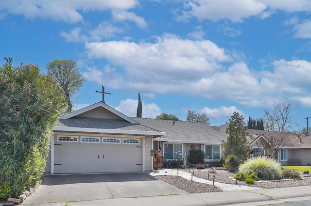 8050 Garryanna Dr, Citrus Heights, CA 95610