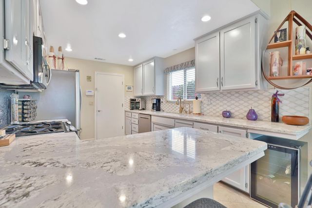 8050 Garryanna Dr, Citrus Heights, CA 95610