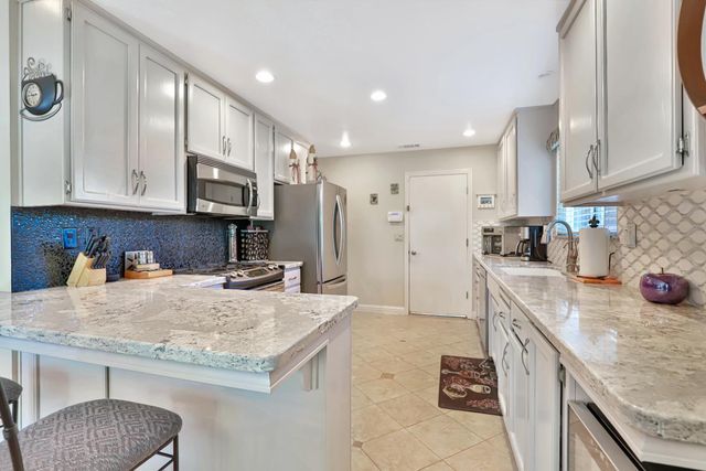 8050 Garryanna Dr, Citrus Heights, CA 95610