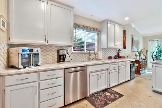 8050 Garryanna Dr, Citrus Heights, CA 95610