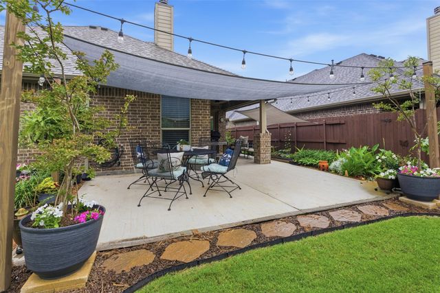 712 Mist Flower Drive, Little Elm, TX 75068