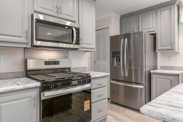 3 Alison Circle, Hampton, NH 03842