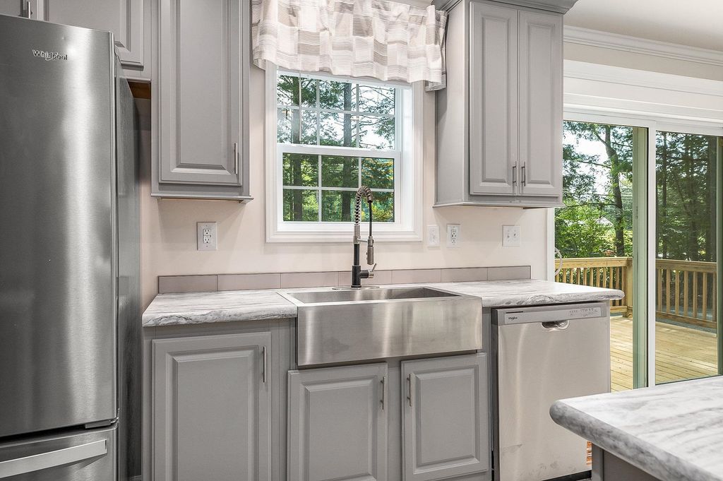 3 Alison Circle, Hampton, NH 03842