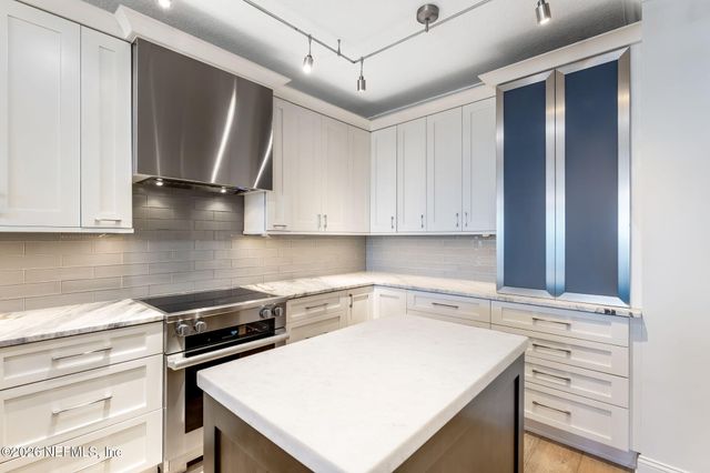 1331 1ST Street N 202, Jacksonville Beach, FL 32250