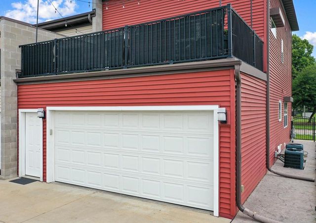 318 N VAN BUREN STREET, Green Bay, WI 54301