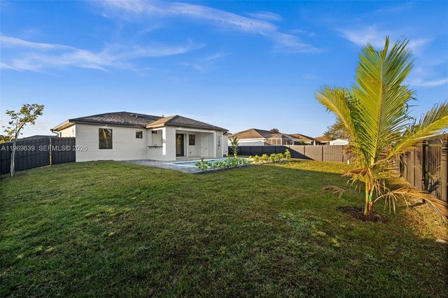 1621 NW 23rd Terrace, Cape Coral, FL 33993