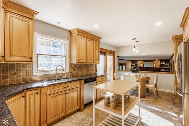 9 Lakeview Court, Carmel, IN 46033