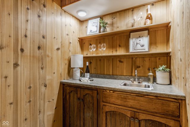 9 Lakeview Court, Carmel, IN 46033