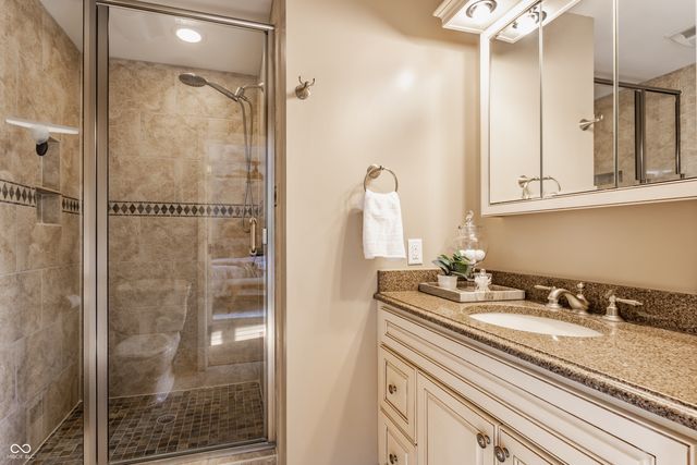 9 Lakeview Court, Carmel, IN 46033