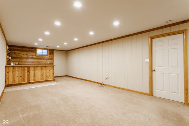 9 Lakeview Court, Carmel, IN 46033