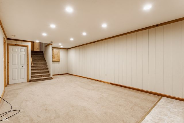 9 Lakeview Court, Carmel, IN 46033