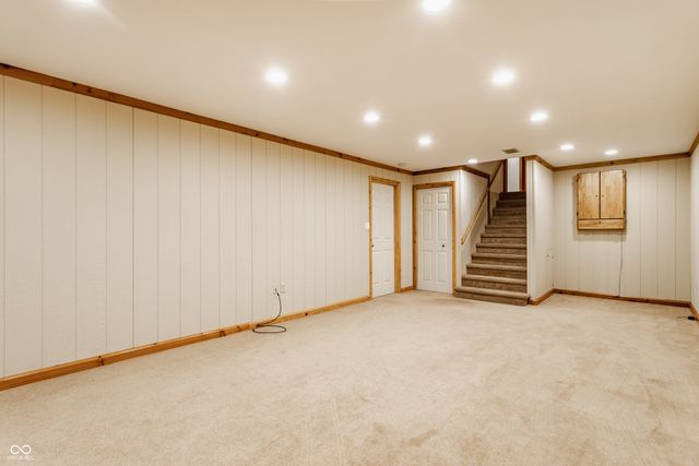 9 Lakeview Court, Carmel, IN 46033