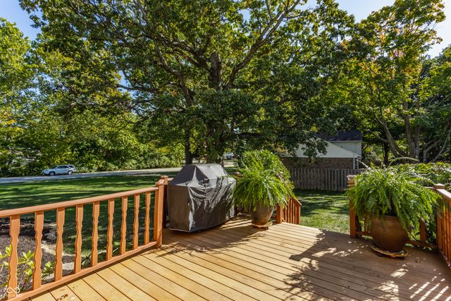 9 Lakeview Court, Carmel, IN 46033