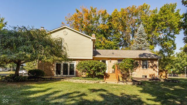 9 Lakeview Court, Carmel, IN 46033