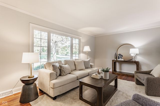 9 Lakeview Court, Carmel, IN 46033