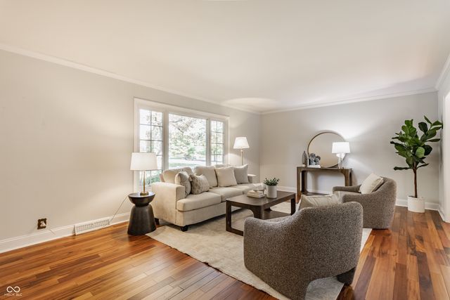 9 Lakeview Court, Carmel, IN 46033