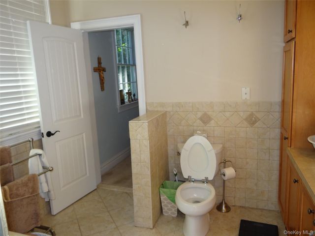 33 Blair Road, East Setauket, NY 11733