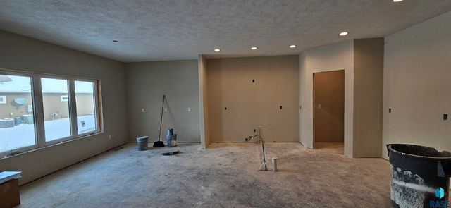 3306 E Prairie Wind St Street, Sioux Falls, SD 57108