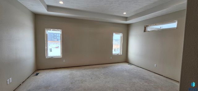 3306 E Prairie Wind St Street, Sioux Falls, SD 57108