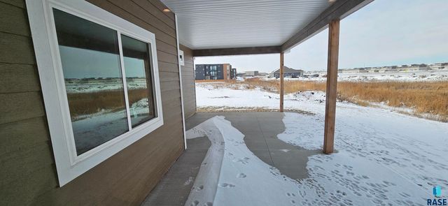 3306 E Prairie Wind St Street, Sioux Falls, SD 57108