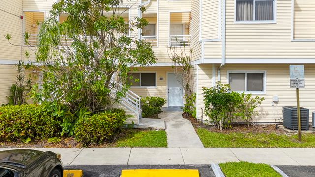 3469 NW 44th Street 104, Lauderdale Lakes, FL 33309