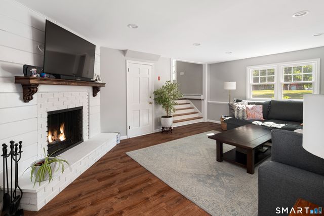 121 Thornwood Road, Stamford, CT 06903