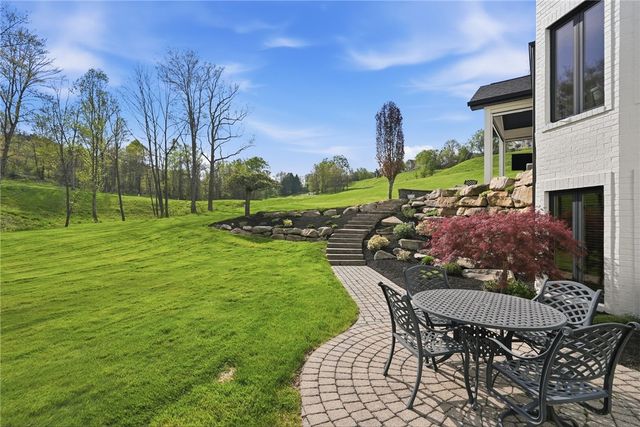 2001 Old Orchard PLACE, Adams Twp, PA 15044