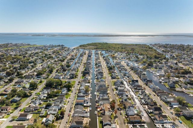 644 S 8th Street, Lindenhurst, NY 11757