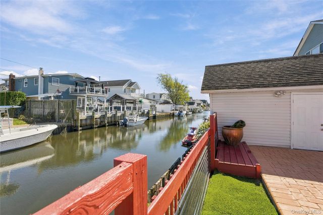 644 S 8th Street, Lindenhurst, NY 11757