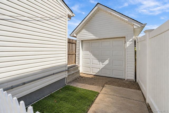 644 S 8th Street, Lindenhurst, NY 11757