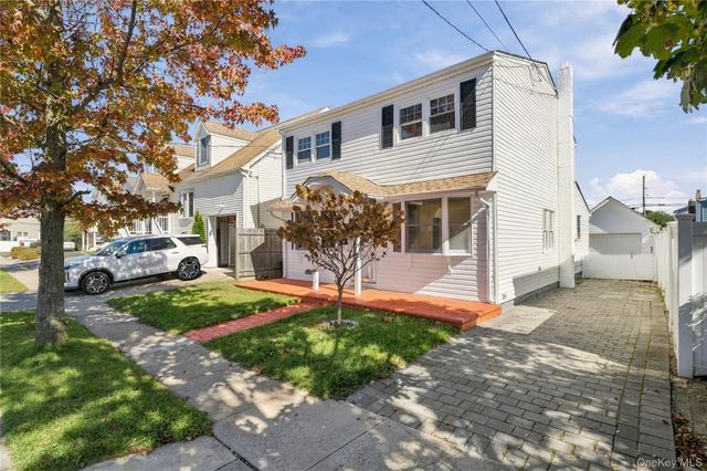 644 S 8th Street, Lindenhurst, NY 11757
