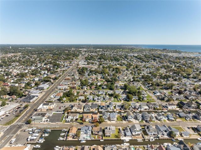 644 S 8th Street, Lindenhurst, NY 11757