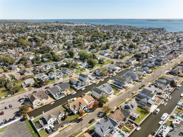 644 S 8th Street, Lindenhurst, NY 11757