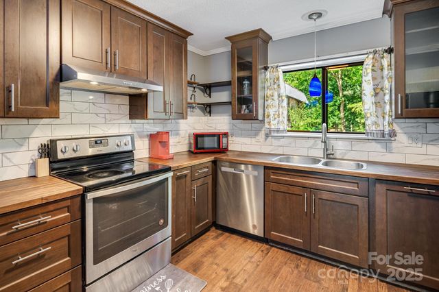 15 Lake Drive D2, Laurel Park, NC 28739