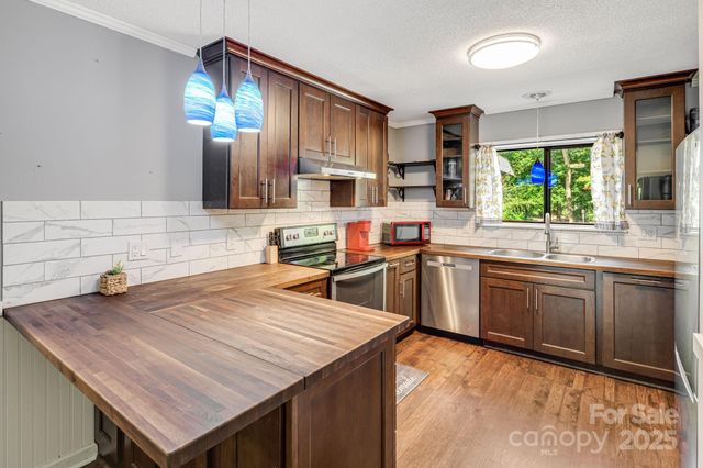 15 Lake Drive D2, Laurel Park, NC 28739