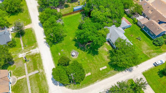 305 N 3rd Street, Coolidge, TX 76693