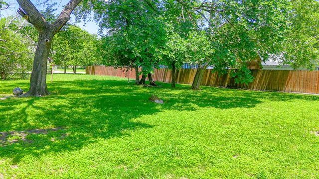 305 N 3rd Street, Coolidge, TX 76693