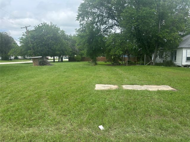 305 N 3rd Street, Coolidge, TX 76693