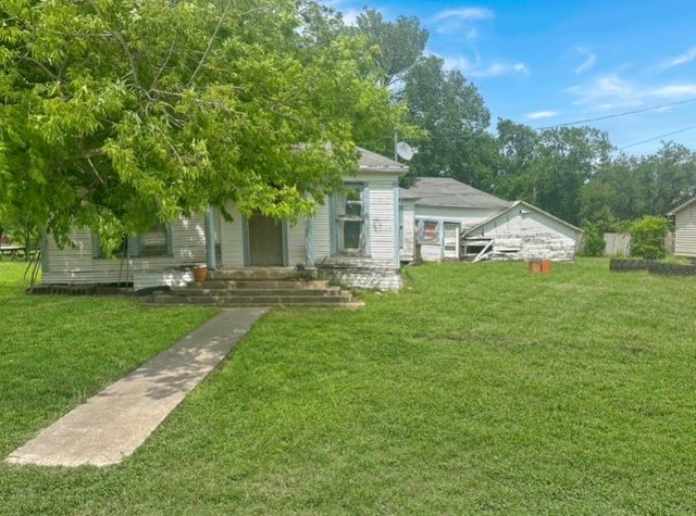 305 N 3rd Street, Coolidge, TX 76693