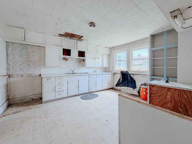 305 N 3rd Street, Coolidge, TX 76693