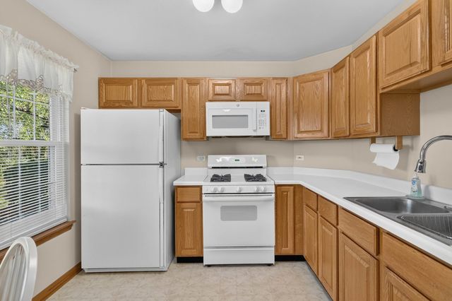 1970 Gary Court B, Schaumburg, IL 60193