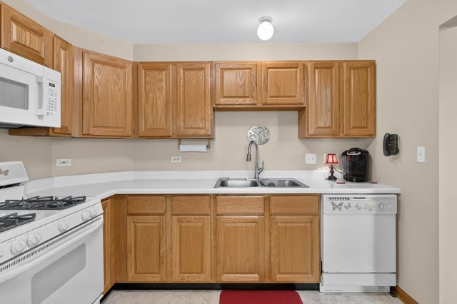 1970 Gary Court B, Schaumburg, IL 60193