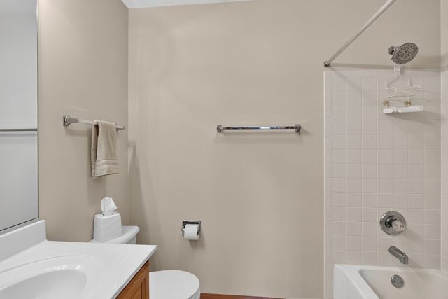 1970 Gary Court B, Schaumburg, IL 60193