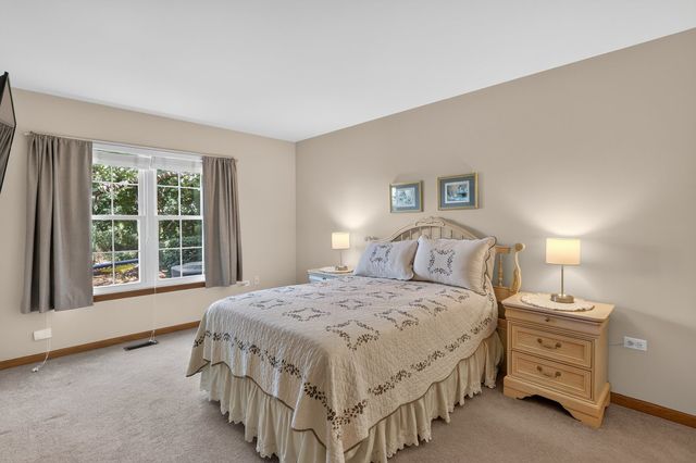 1970 Gary Court B, Schaumburg, IL 60193