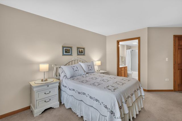 1970 Gary Court B, Schaumburg, IL 60193
