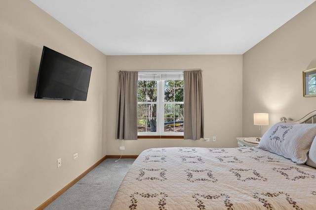 1970 Gary Court B, Schaumburg, IL 60193
