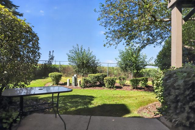 1970 Gary Court B, Schaumburg, IL 60193