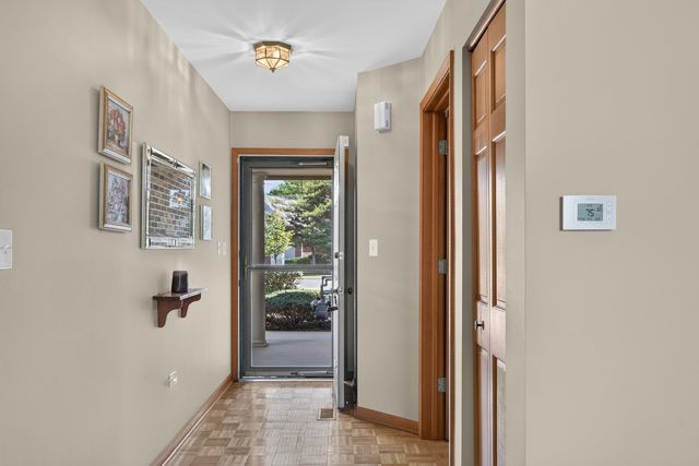 1970 Gary Court B, Schaumburg, IL 60193