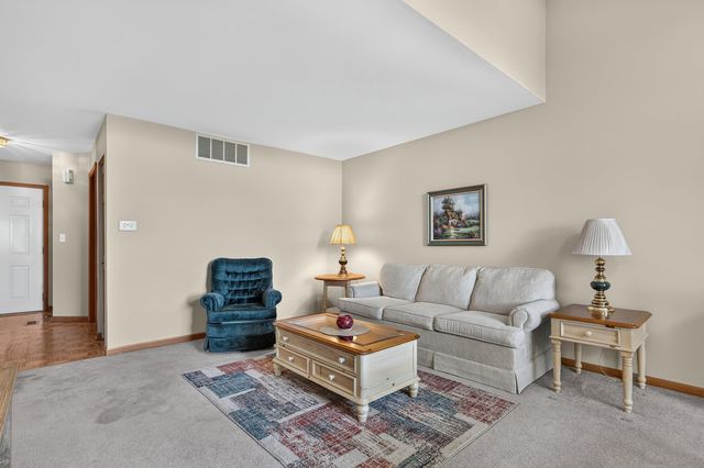 1970 Gary Court B, Schaumburg, IL 60193
