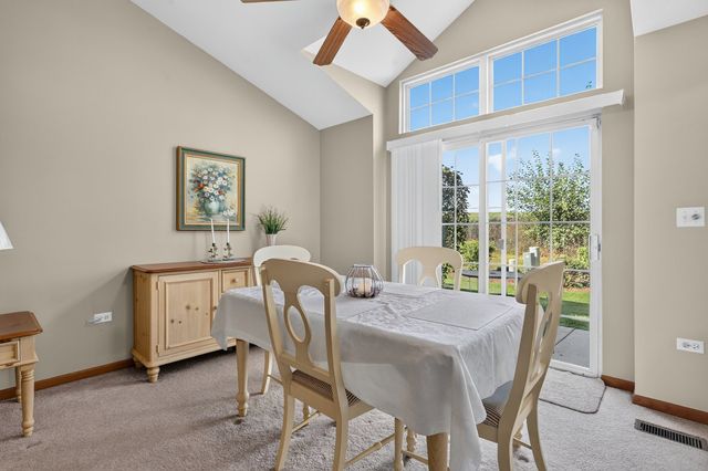 1970 Gary Court B, Schaumburg, IL 60193